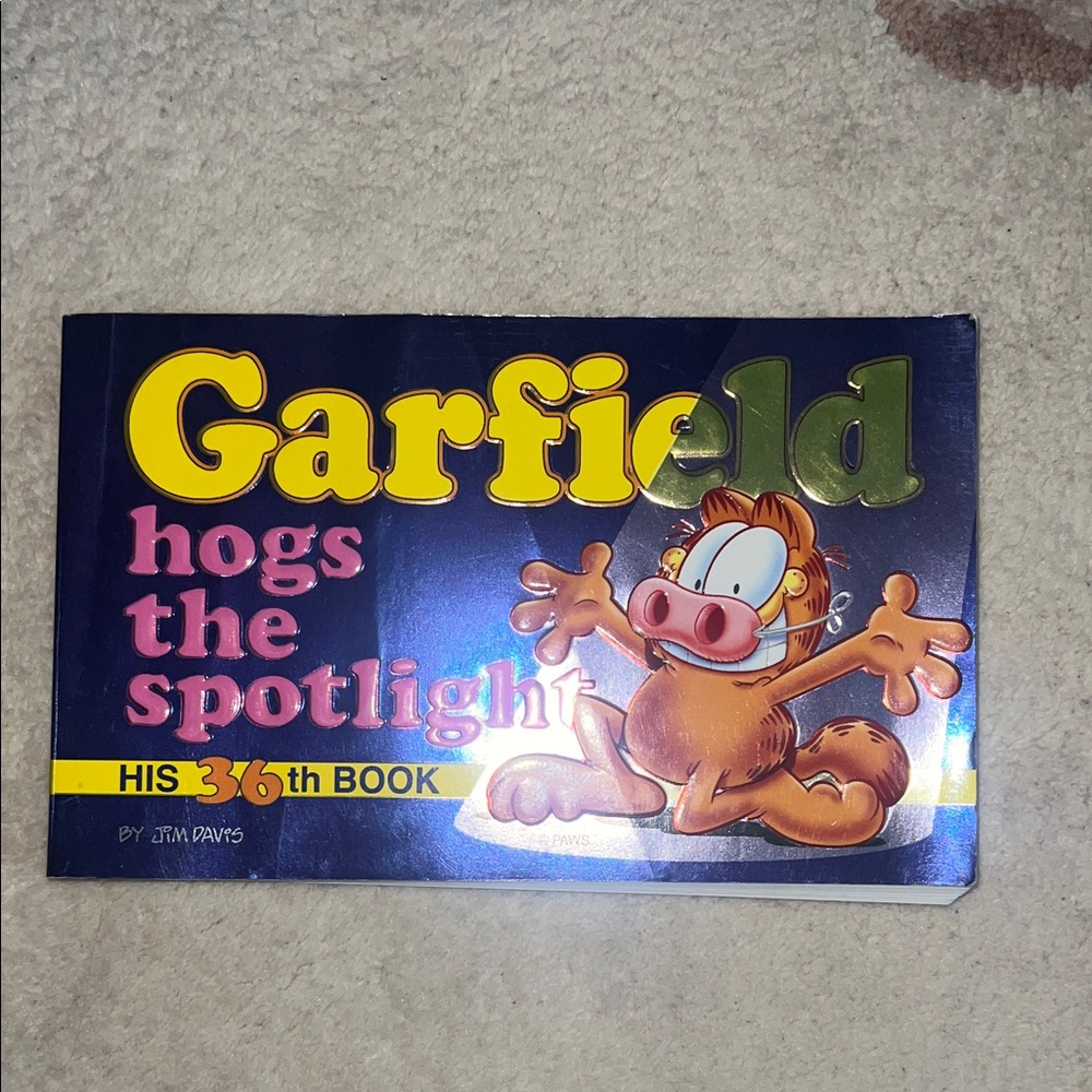 Garfield Hogs the Spotlight Book